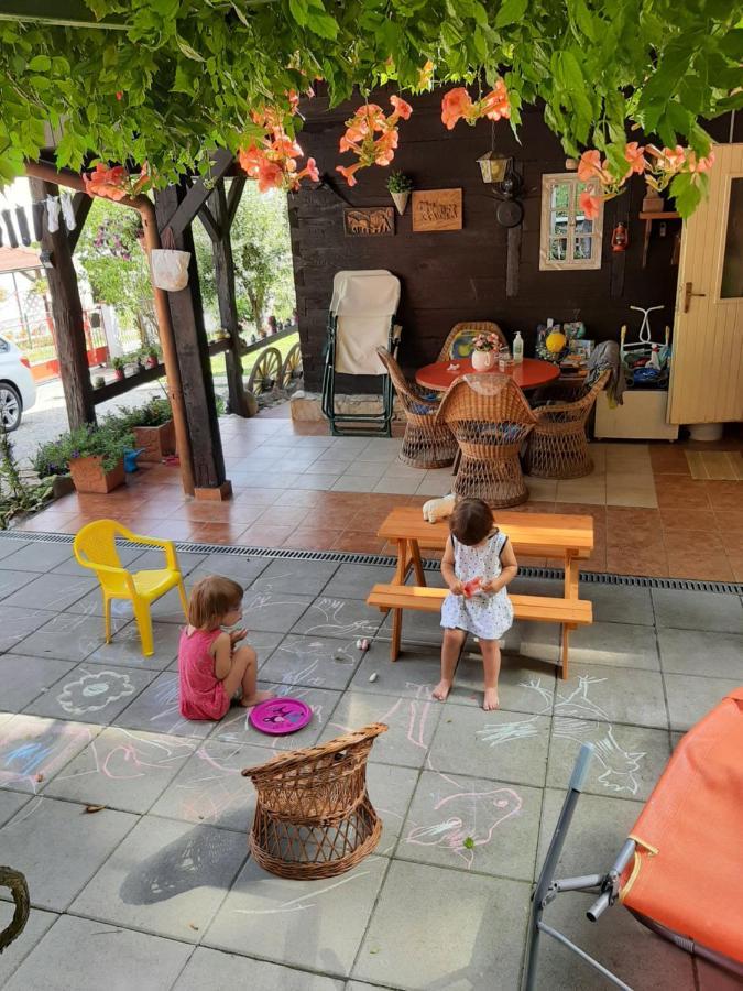 Kuca Viola, Traditional Wooden House In 투헬즈 외부 사진