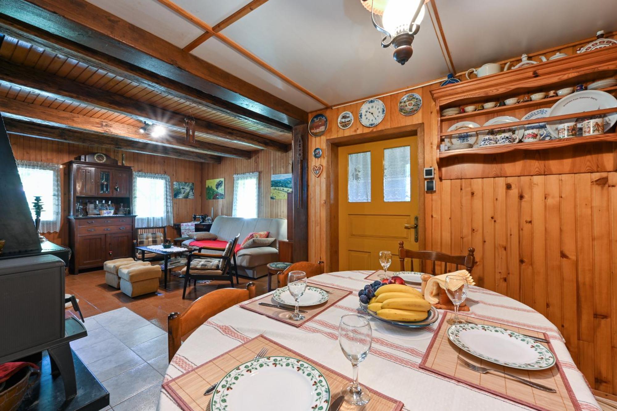 Kuca Viola, Traditional Wooden House In 투헬즈 외부 사진
