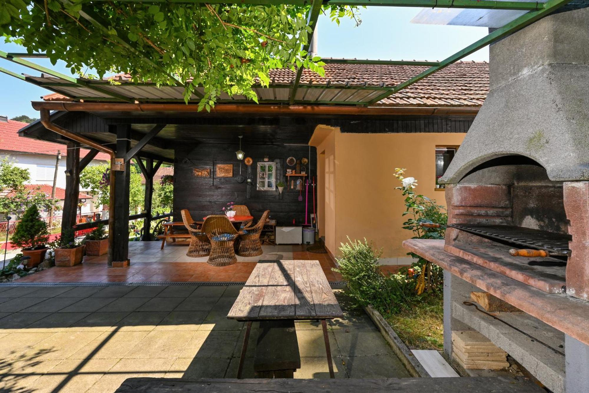 Kuca Viola, Traditional Wooden House In 투헬즈 외부 사진