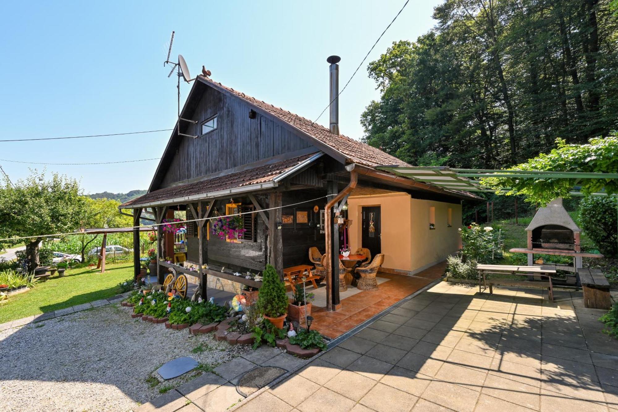 Kuca Viola, Traditional Wooden House In 투헬즈 외부 사진