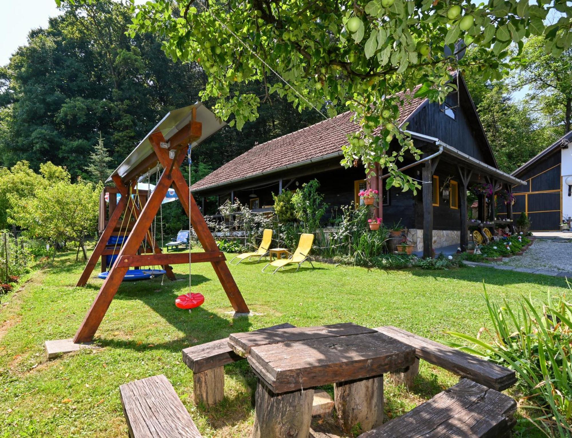 Kuca Viola, Traditional Wooden House In 투헬즈 외부 사진